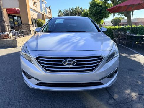 Used 2015 Hyundai Sonata SE image 2