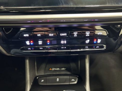 Used 2022 Chevrolet Bolt EUV Premier w/ Launch Edition image 20