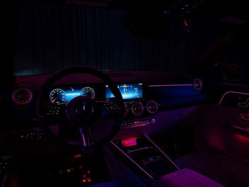 Used 2025 Mercedes-Benz GLA 250 image 14