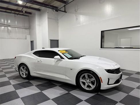 Used 2019 Chevrolet Camaro LT image 1