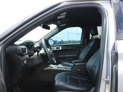 Used 2020 Ford Explorer Limited RWD image 18