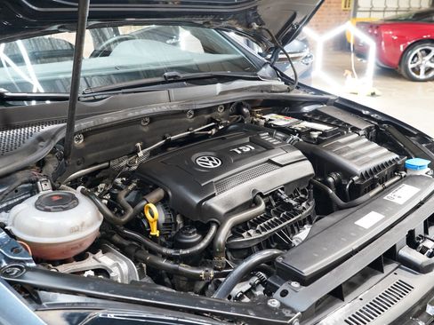 Used 2018 Volkswagen GTI SE FWD image 32