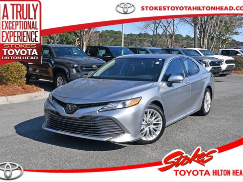 Certified 2020 Toyota Camry XLE image 1
