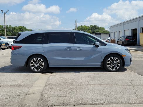 Used 2025 Honda Odyssey Elite image 7