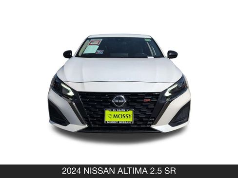 Used 2024 Nissan Altima 2.5 SR w/ SR Premium Package FWD image 4