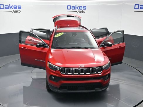 Used 2025 Jeep Compass Latitude w/ Sun & Sound Group AWD/4WD image 60