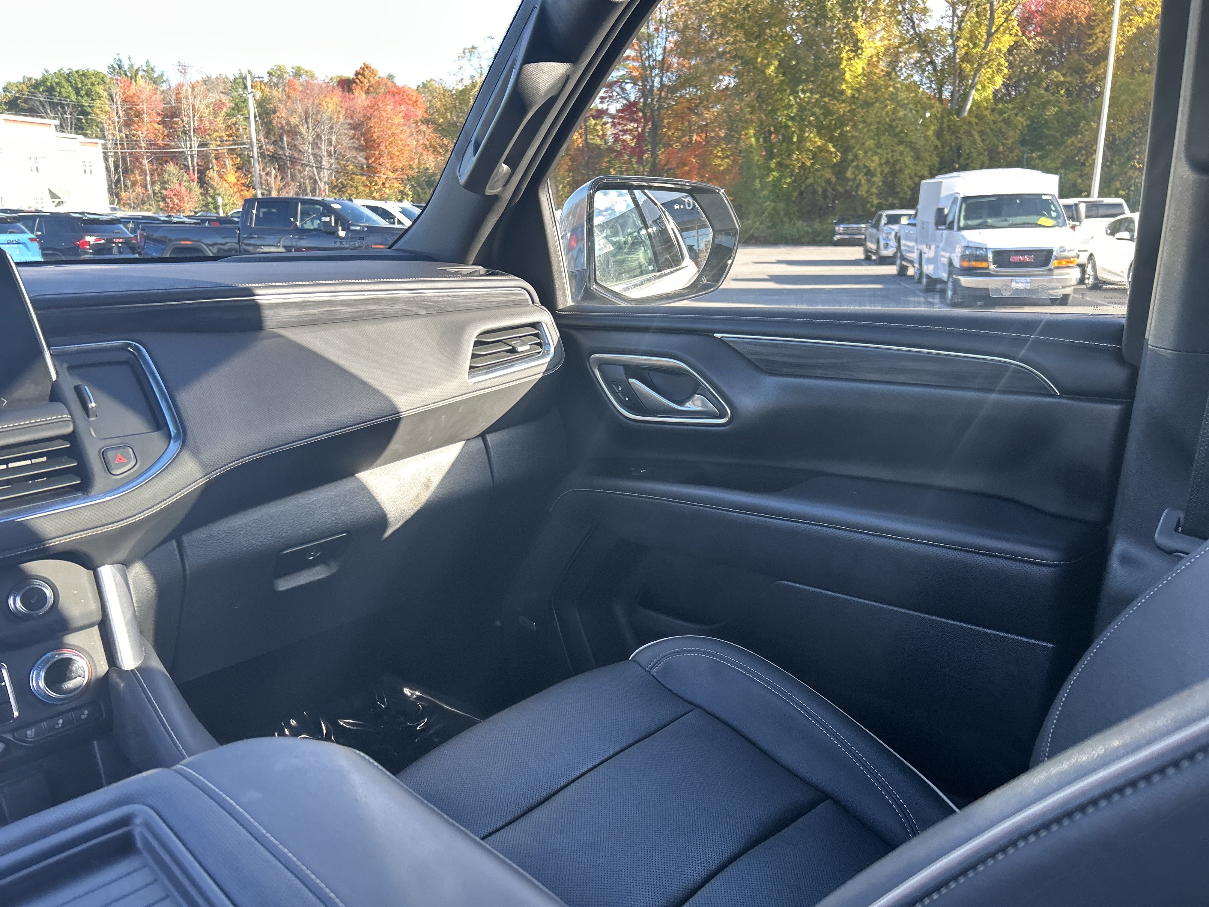 Used 2023 GMC Yukon XL SLT w/ SLT Luxury Package AWD/4WD image 35