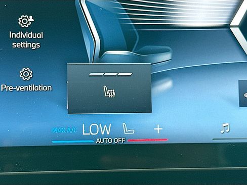 Used 2025 BMW 230i Coupe w/ Convenience Package RWD image 20
