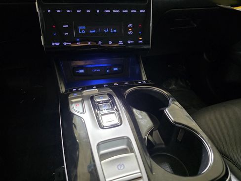 Certified 2023 Hyundai Tucson Limited AWD/4WD image 28