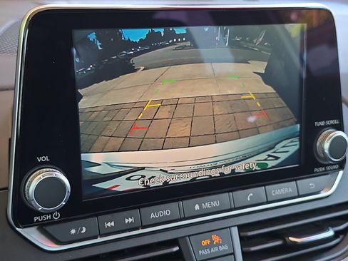Used 2024 Nissan Altima 2.5 SV FWD image 18