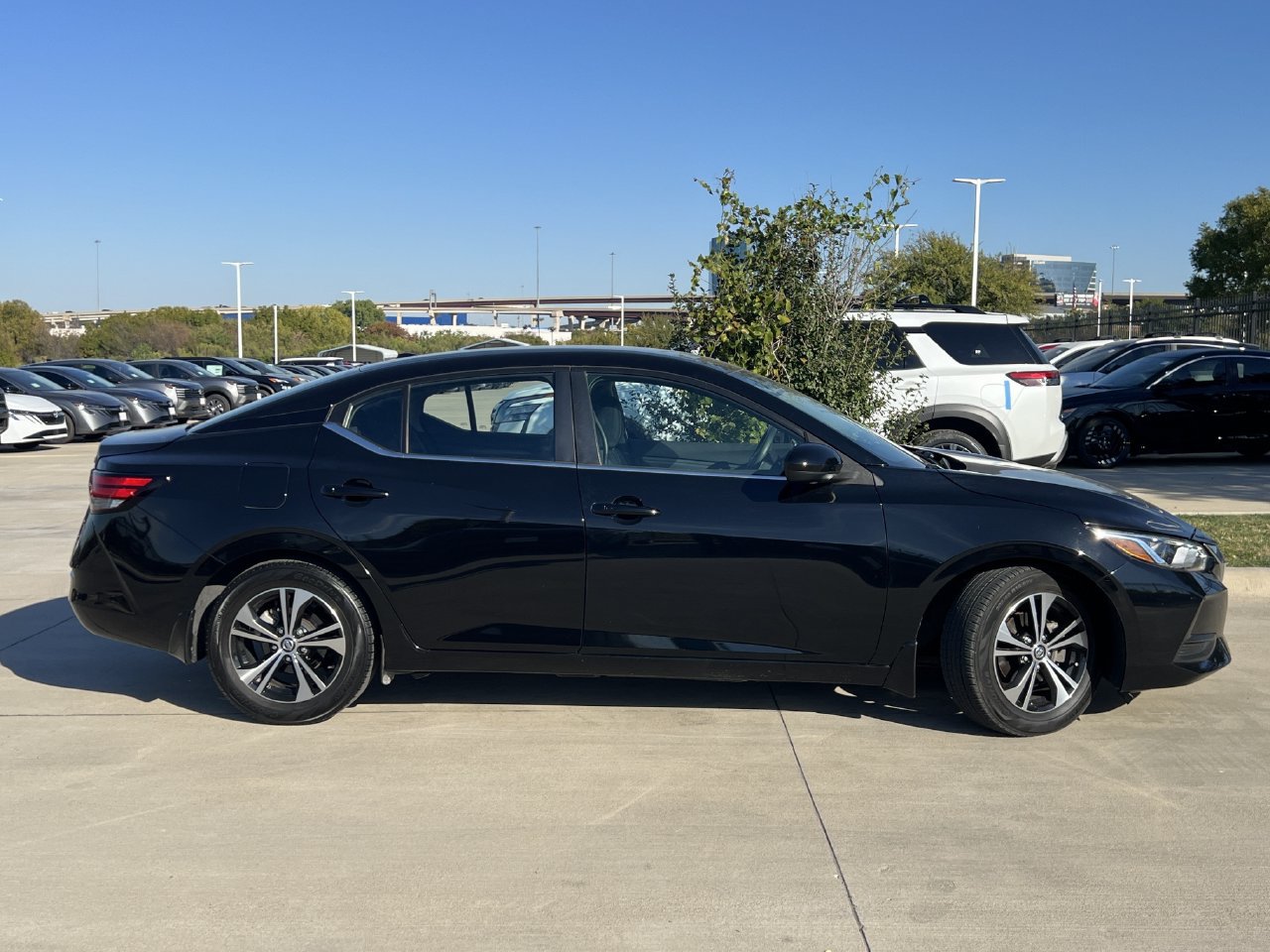 Used 2021 Nissan Sentra SV FWD image 3