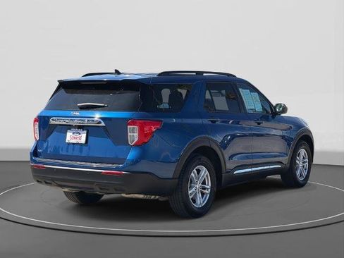 Certified 2022 Ford Explorer XLT image 5