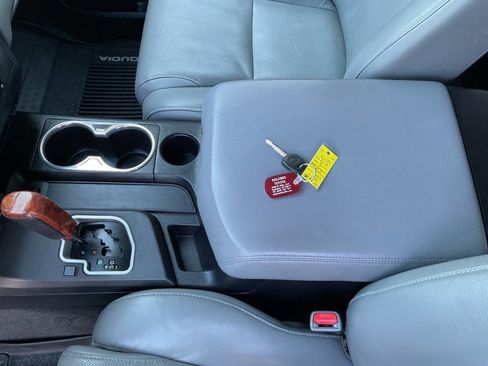 Used 2018 Toyota Sequoia Platinum image 28