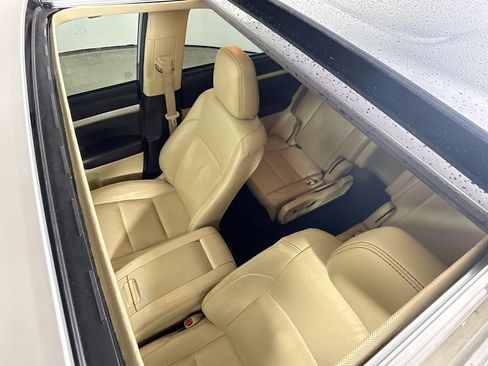 Used 2018 Toyota Highlander XLE image 19