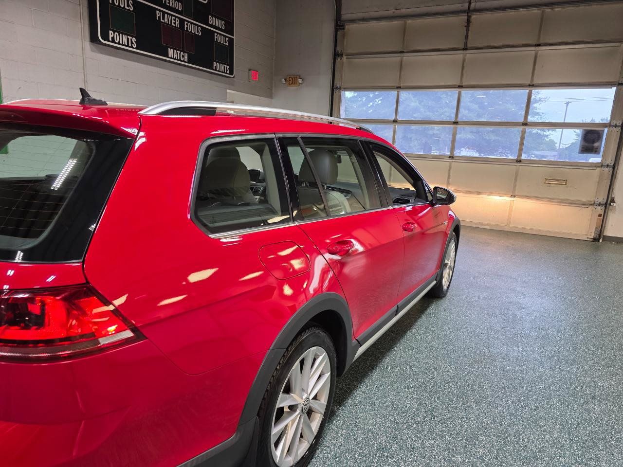 Used 2017 Volkswagen Golf Alltrack SE AWD/4WD image 7