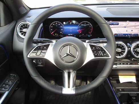 Used 2025 Mercedes-Benz GLB 250 4MATIC image 26