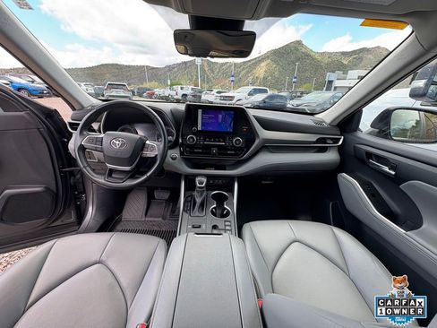 Used 2023 Toyota Highlander XLE image 4