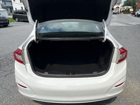 Used 2017 Chevrolet Cruze LT FWD image 13