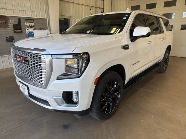Used 2023 GMC Yukon XL Denali w/ Max Trailering Package AWD/4WD image 2