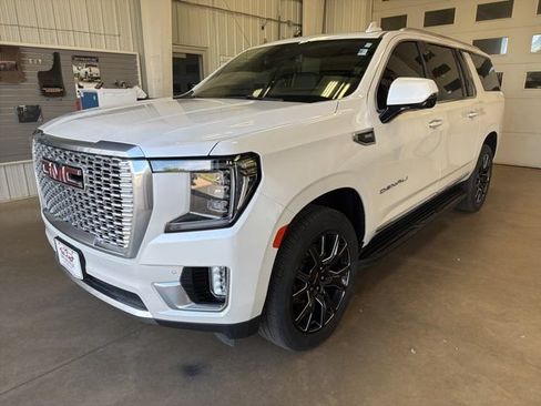 Used 2023 GMC Yukon XL Denali w/ Max Trailering Package AWD/4WD image 2