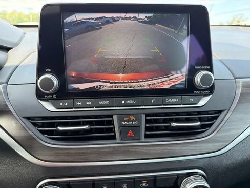 Used 2024 Nissan Altima 2.5 SV FWD image 17