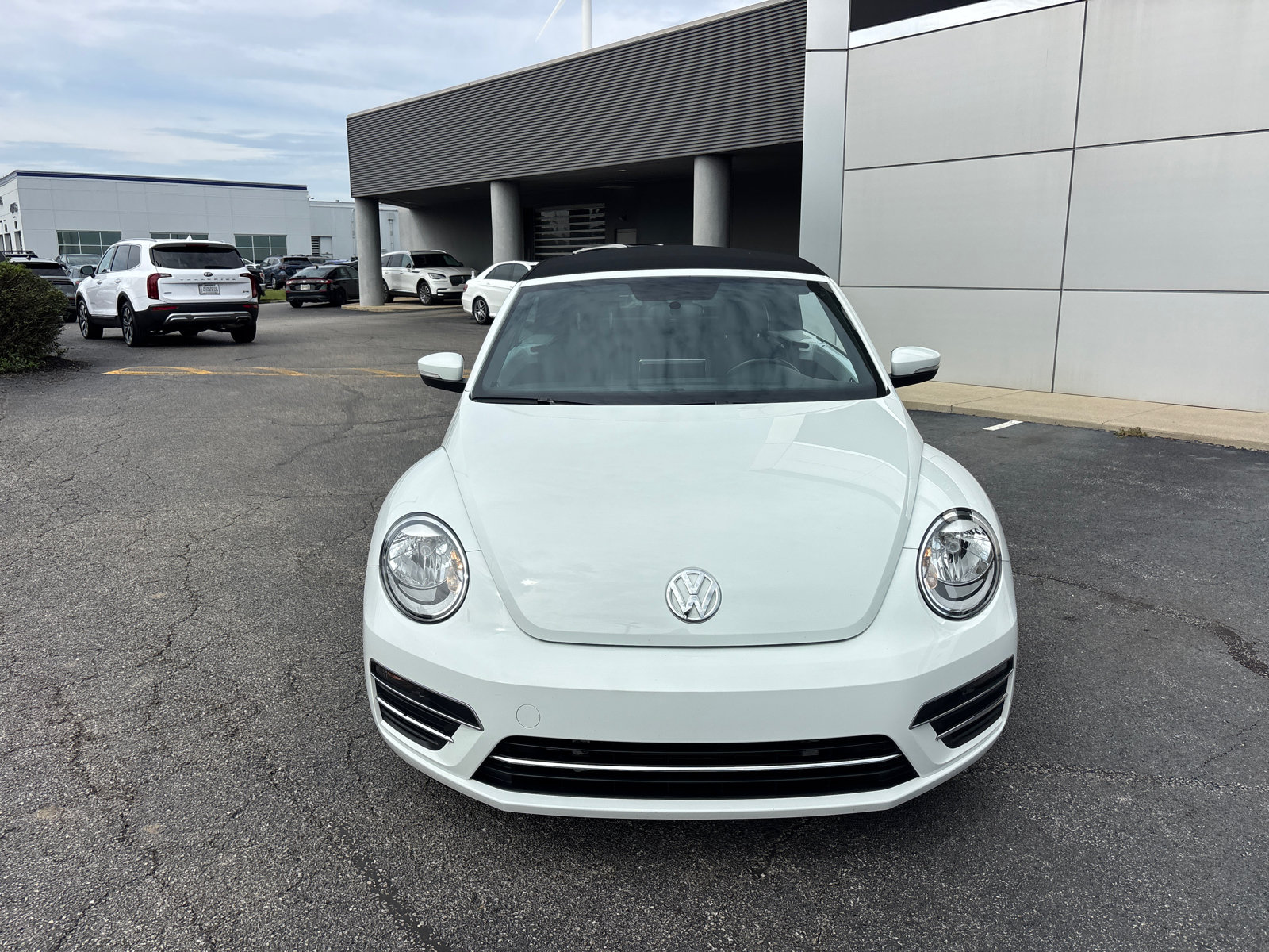 Used 2018 Volkswagen Beetle 2.0T S FWD image 2