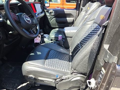 Used 2025 Jeep Wrangler Sport AWD/4WD image 7