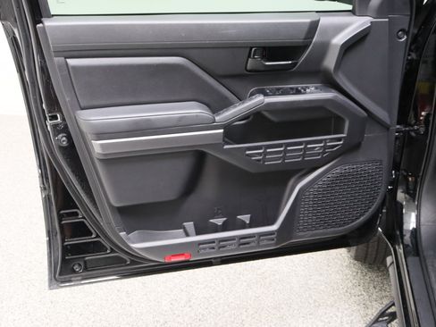 Used 2025 Toyota Tacoma SR5 AWD/4WD image 12