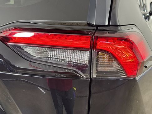 Used 2025 Toyota RAV4 XLE FWD image 31
