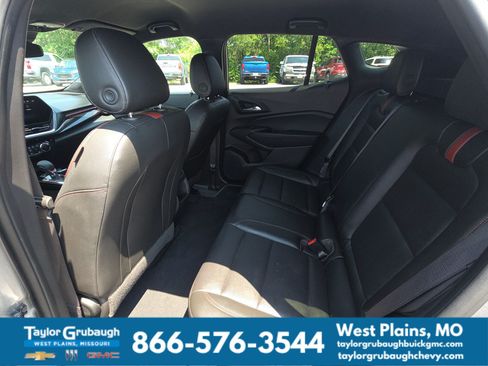 Used 2025 Chevrolet Trax RS FWD image 28