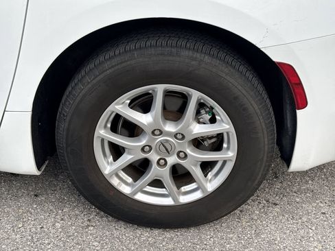 Used 2022 Chrysler Voyager LX image 12