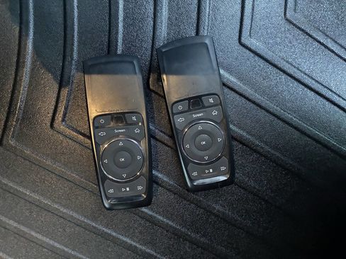 Used 2018 Chrysler Pacifica Touring-L Plus image 29