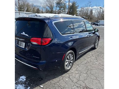 Used 2020 Chrysler Pacifica Limited image 3