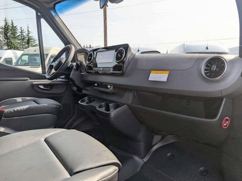 New 2025 Mercedes-Benz Sprinter 2500 image 12