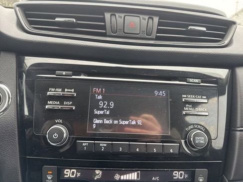 Used 2017 Nissan Rogue SV w/ Midnight Edition Package image 16