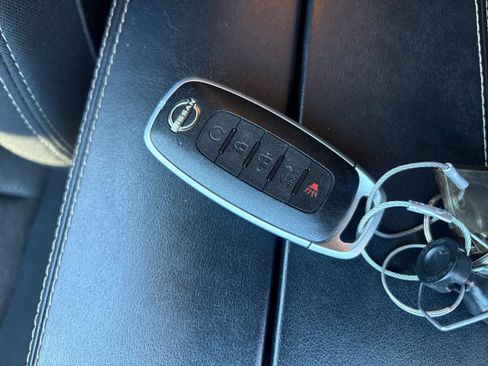 Used 2025 Nissan Rogue SV FWD image 21
