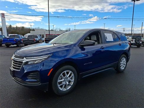 Used 2023 Chevrolet Equinox LS w/ LS Convenience Package image 6