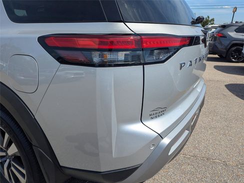 Used 2023 Nissan Pathfinder SL image 12