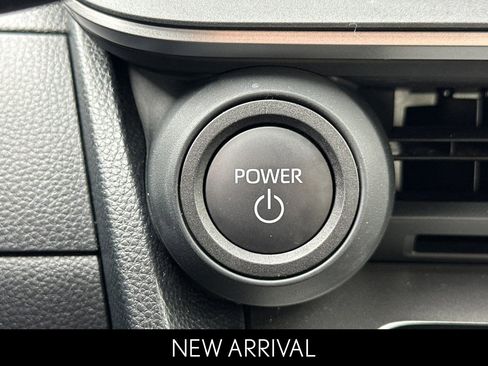 Used 2025 Toyota Prius LE image 26