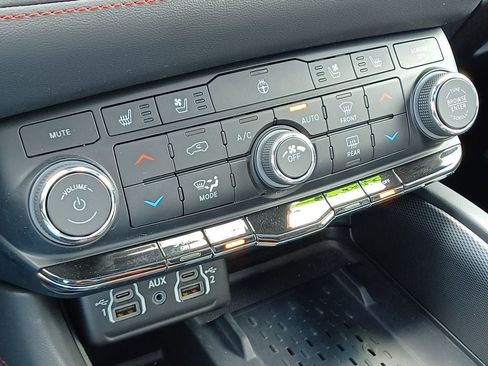 Used 2025 Dodge Durango R/T w/ Blacktop Package AWD/4WD image 25