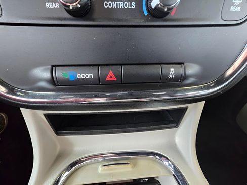 Used 2020 Dodge Grand Caravan SXT FWD image 36