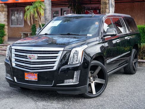 Used 2016 Cadillac Escalade ESV Platinum AWD/4WD image 4
