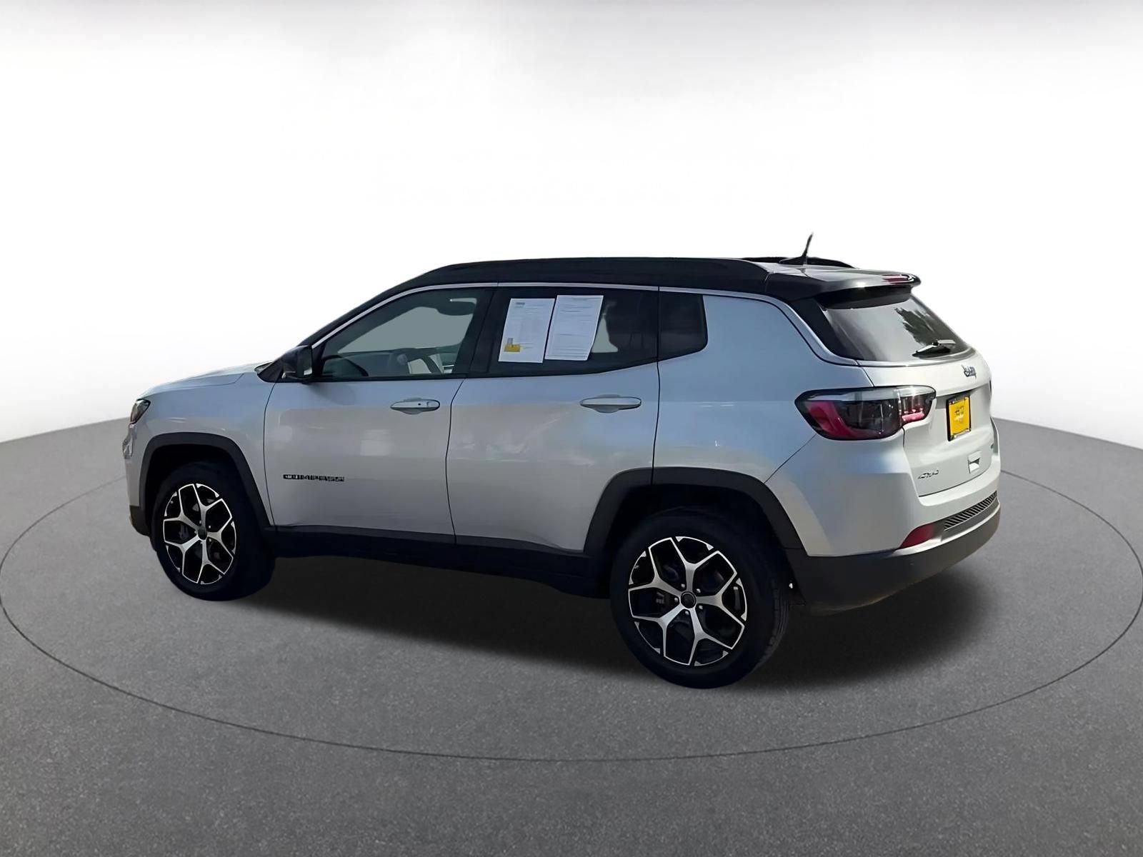 Used 2025 Jeep Compass Limited AWD/4WD image 9