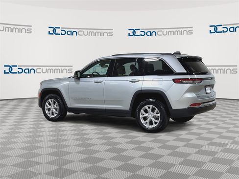 Used 2023 Jeep Grand Cherokee Limited image 7