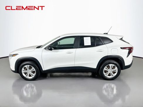 Used 2024 Chevrolet Trax LS w/ Driver Confidence Package FWD image 5