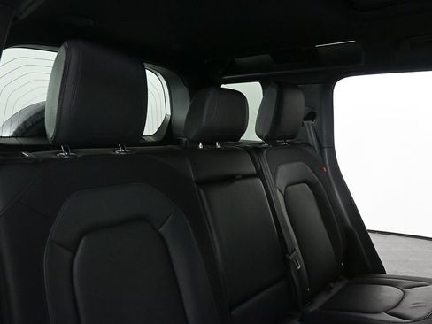 Used 2023 Land Rover Defender 110 X-Dynamic SE AWD/4WD image 19