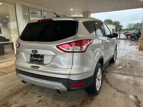 Used 2015 Ford Escape SE FWD image 12