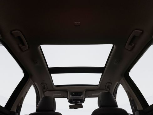 Used 2025 Nissan Rogue Platinum w/ Platinum Premium Package image 19