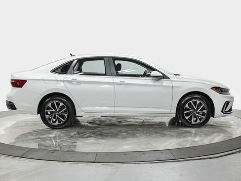 Used 2025 Volkswagen Jetta S image 10