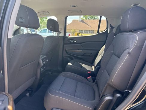 Used 2023 GMC Acadia SLE w/ Driver Convenience Package FWD image 11